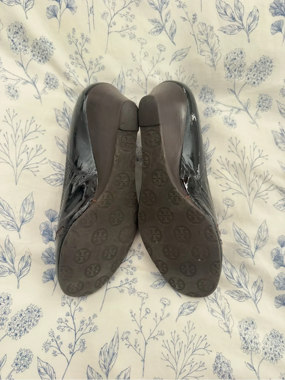 Tory Burch Black Patent Leather Logo Wedge Pumps Shoes